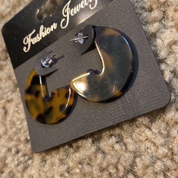 Leopard Earrings - Picture 3 of 3